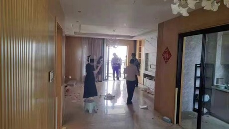 【绿地中央广场】被执行人安凤玲名下位于南宁市青秀区东葛路163号绿地中央广场19号楼十二层1202号房