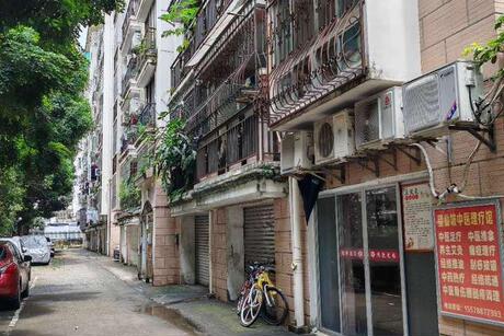 【望仙坡小区】南宁市兴宁区民主路6-10号望仙坡小区II-5栋1单元3层301号房
