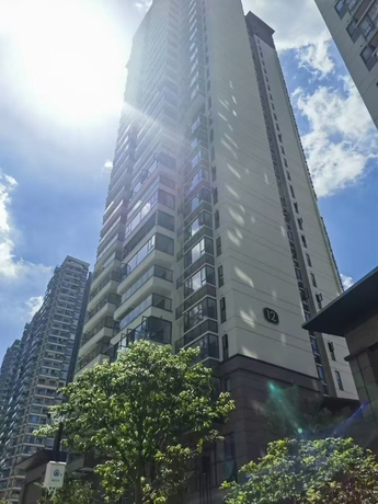 【象澜庭府臻苑】南宁市良庆区稔水路19号五象澜庭府臻苑12号楼十三层1302号房及南宁市良庆区稔水路19号五象澜庭府臻苑地下室二层B2547号车位