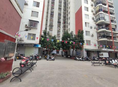 【玉桶金】南宁市良庆区湾仔街18号玉桶金小区B栋2单元1710号不动产及不动产内物品一批