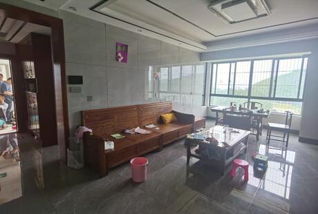 【鑫利华·五象丽景】南宁市良庆区银岭路1号鑫利华·五象丽景13号楼十八层1804号房