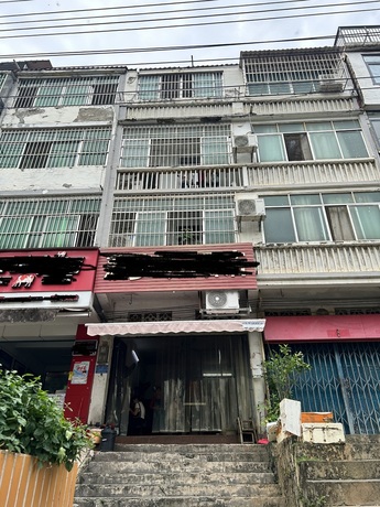 【菠萝岭西正街31号】广西壮族自治区南宁市江南区菠萝岭西正街31号不动产