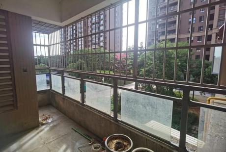 【隆源华府】南宁市江南区金凯路51号隆源华府8号楼二层205号房及室内物品一批