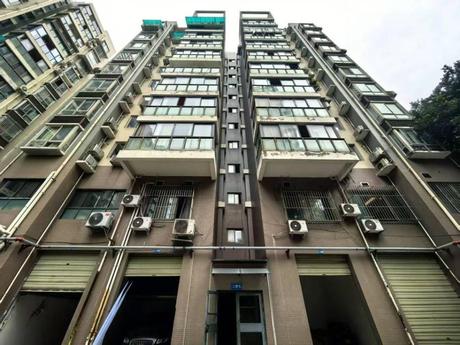 【一品江山城市花园】崇州市龙门中街40号11栋2单元8层3号住宅