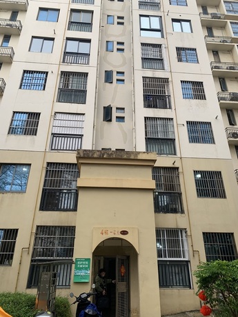 【盘龙居】南宁市青秀区盘龙路4号南宁高峰盘龙居住宅小区一期4号楼1单元七层701号房