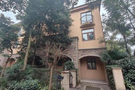 【香颂湖国际社区C区】都江堰市青城山镇香榭路5号(香颂湖国际社区C区)13栋1单元1-3层4号房屋