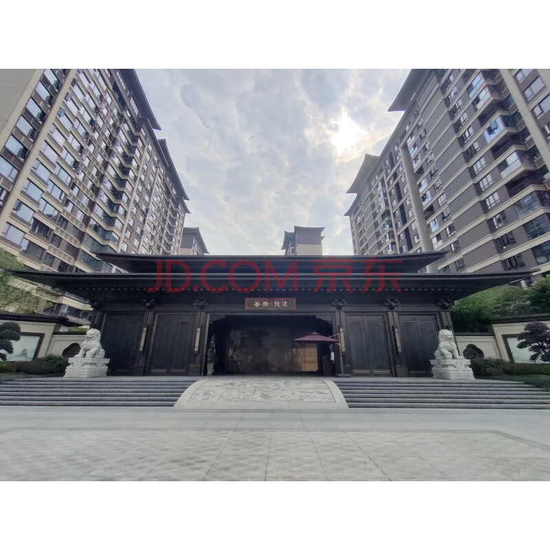 【建发央著】成都市青羊区光华北八路288号3栋1单元3层302号房屋及附着装修