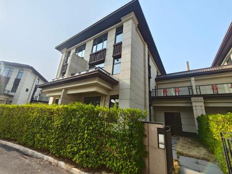 【五象智慧健康城(带3车位)】南宁市良庆区那马镇入城大道南侧南北一级路东侧南宁五象智慧健康城71号楼103号别墅、地下一层B133号储物间、地下室地下一层B11912、B11913、B11919号三个车位