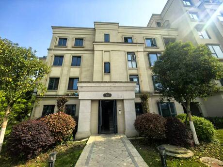 【嘉裕第六洲隐溪谷】崇州市羊马镇嘉洲路188号7栋1单元4层8号住宅
