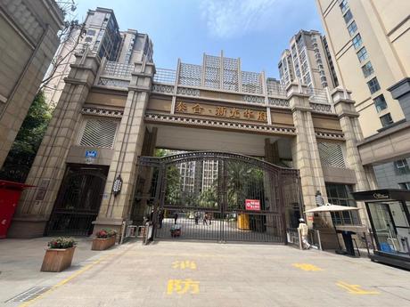 【泰合新光华府】位于成都市温江区政和街666号1栋1单元20层2003号住宅一套