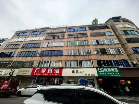 【东濠沟街北段110号院】大邑县东濠沟街北段110号1栋5单元5层8号住宅及室内家具家电