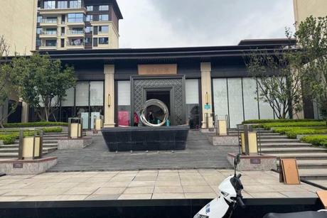 【锦绣东宸】位于四川省成都市龙泉驿区洛带镇洛西路98号14栋2单元11层1101号的住宅一处