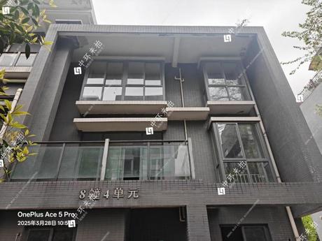 【天府江南春晖坊】四川省成都市新都区三河街道天海路123号8栋4单元1-3层1号的住宅。