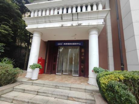【炜岸城】成都市龙泉驿区驿都西路3666号71栋2单元7层708号房产及室内家具家电