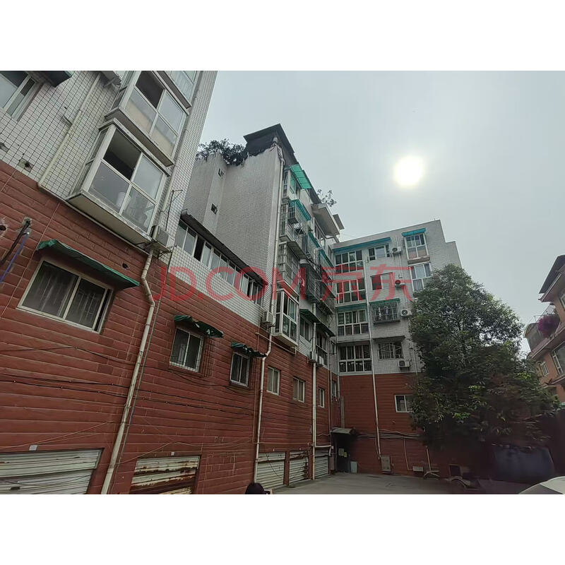 【缤纷四季】成都市彭州市天彭镇金彭中路381号1栋7单元5层10号房屋及附着装修、搭建部分