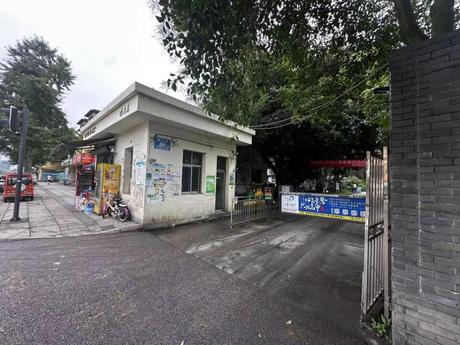 【兴光西苑小区】成都市郫都区郫筒镇何公路86号1-4栋1单元6楼1号房屋
