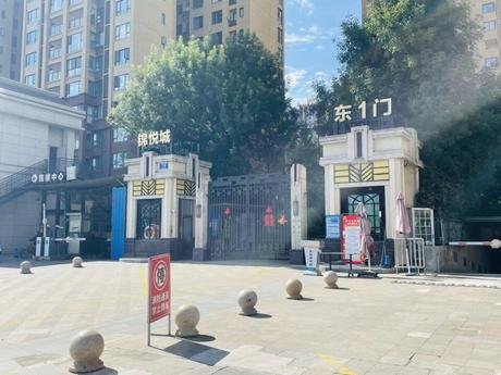 【锦悦城】成都市彭州市致和镇西河东路555号15栋2单元28层2802号房屋