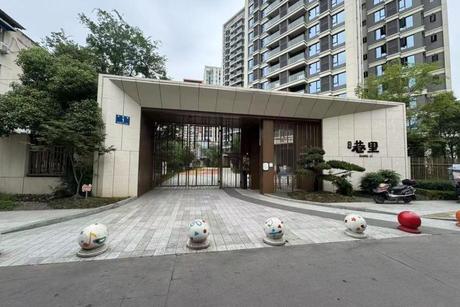 【国锐·巷里】位于四川省成都市青白江区玉带巷1号2栋1单元7层702号的住宅一处