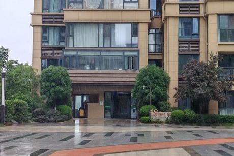 【绿地新里桃溪川】位于四川省成都市龙泉驿区幸阳路388号18栋1单元4层403号的住宅一处