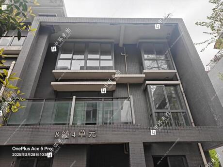 【天府江南春晖坊】四川省成都市新都区三河街道天海路123号8栋4单元1-3层1号的住宅。