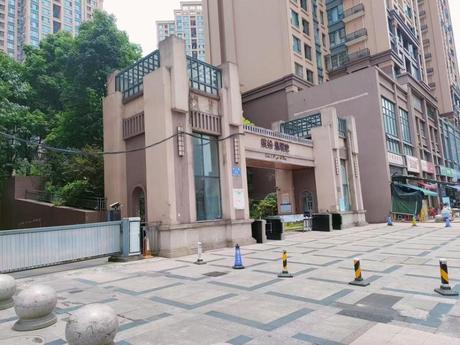 【缤纷翡翠湾】新都区斑竹园镇南江路56号7栋1单元24层2401号的房屋