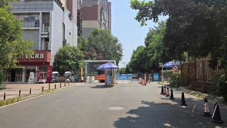 【香水城】位于四川省成都市龙泉驿区龙泉街道建材路228号香水城5栋2单元17层1706号的住宅一处