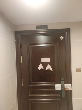 【华发新城】南宁市青秀区荔滨大道6号华发新城29号楼三十一层3102号房的不动产及室内家具电器