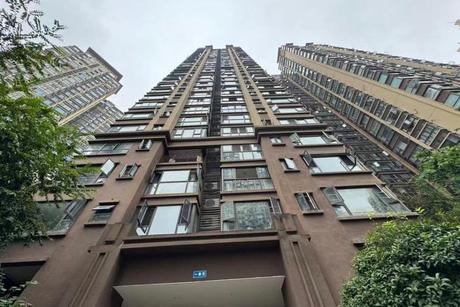 【皇冠湖壹号】位于四川省成都市龙泉驿区龙泉桃都大道中段999号1栋1单元11层1106号的住宅一处