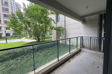 【中建凤凰湖畔】位于四川省成都市青白江区凤凰东二路33号(中建凤凰湖畔)7栋1单元1楼101号的住宅一处