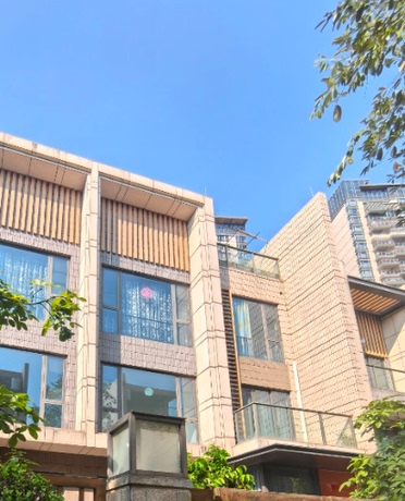 【盛天东郡】广西壮族自治区南宁市兴宁区昆仑大道58号盛天东郡S23号楼1086号房屋一套及室内家具家电以及位于S10号楼至S59号楼地下一层B1128号车位、B1129号二个车位