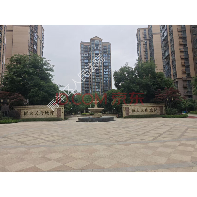 【恒大天府城邦(三期)】成都市新津区普兴街道骑龙湖一路389号28栋1单元20层2002号房屋及附着装修、室内物品