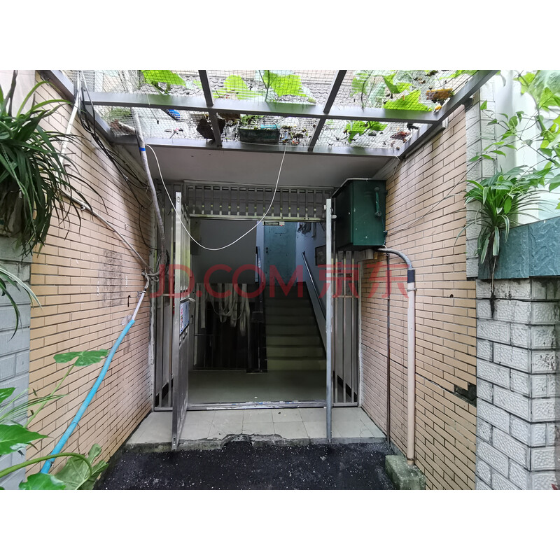 【中央花园四期】四川省成都市武侯区晋吉北路171号22栋2单元6层11号房屋及室内家具家电整体拍卖