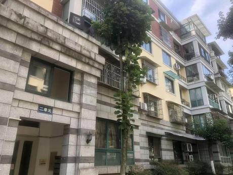 【都市美丽风景】都江堰市迎宾大道都市·美丽风景2栋2单元4楼7号房屋及部分家具家电