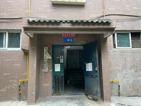 【梨苑小区】四川省都江堰市翔凤路843号10栋1单元6层8号房产及家具家电